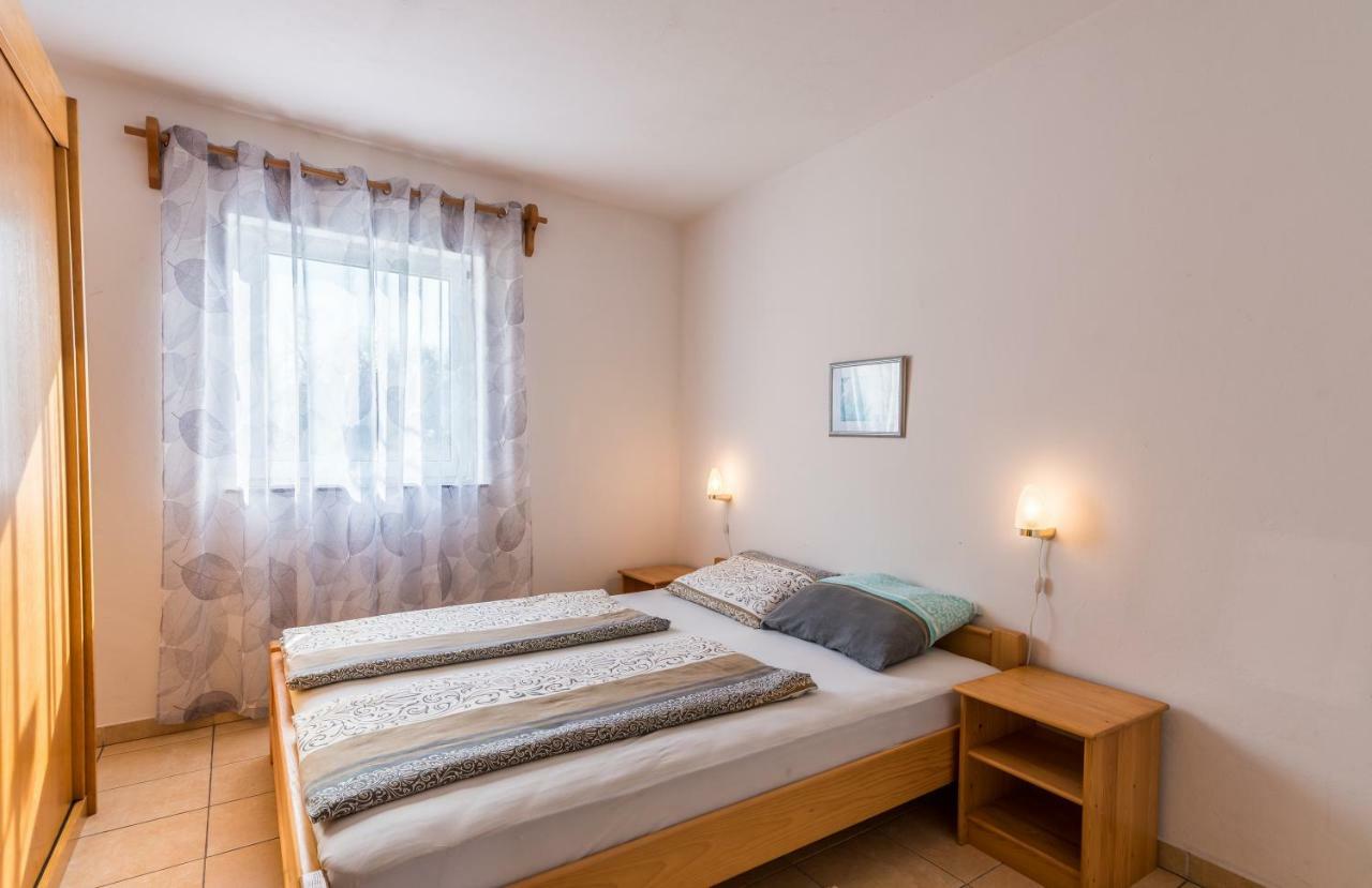 Ferienwohnung Pansion Dujmovic 1 Malinska Exterior foto