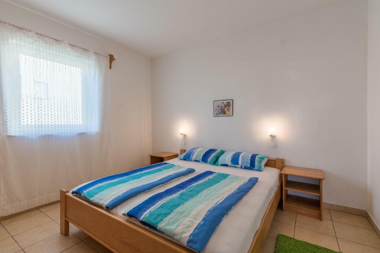 Ferienwohnung Pansion Dujmovic 1 Malinska Exterior foto